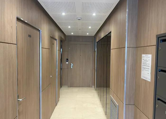 Neuf Et équipé à Deux Pas De La Et Face Au Casino En Plein Centre * Menton