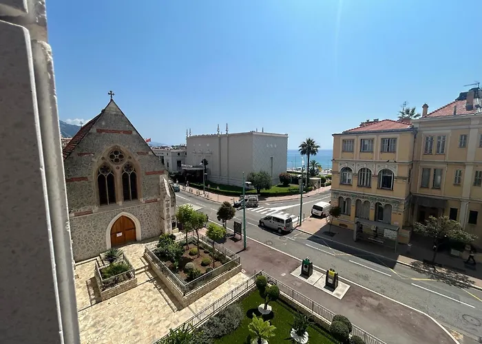 Neuf Et équipé à Deux Pas De La Et Face Au Casino En Plein Centre