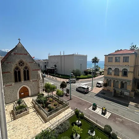 Neuf Et équipé à Deux Pas De La Et Face Au Casino En Plein Centre