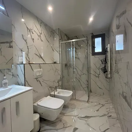 Neuf Et équipé à Deux Pas De La Et Face Au Casino En Plein Centre Appartement Menton