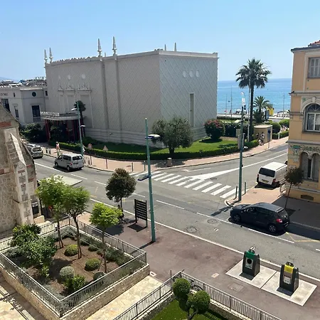 Neuf Et Equipe A Deux Pas De La Et Face Au Casino En Plein Centre Appartement *