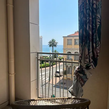 Neuf Et équipé à Deux Pas De La Et Face Au Casino En Plein Centre *